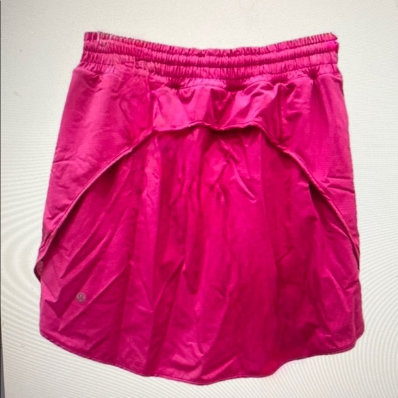 lululemon athletica Dresses & Skirts - LULULEMON Athletica Hotty Hot High Rise Skirt in Sonic Pink Size 8